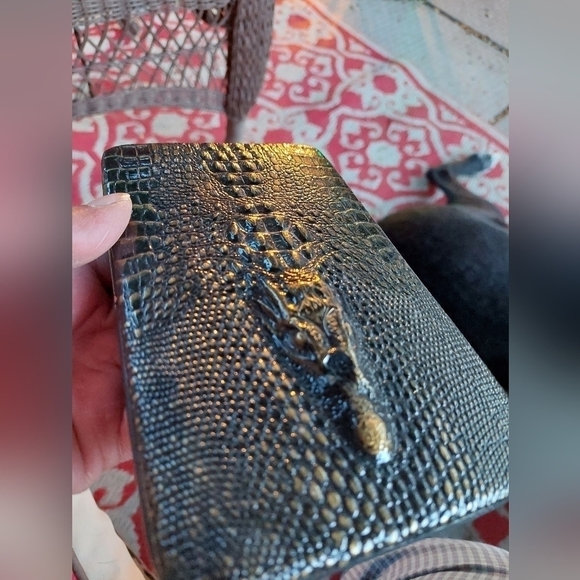 Alligator Embossed (Faux) Wallet Clutch - Picture 2 of 12